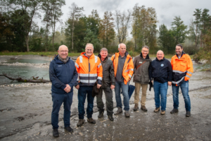 Gruppenbild bei der Exkursion (von links): Regierungsrat Beat Tinner, WBK-Kommissionpräsident Eduard Neuhaus, die Referenten Marcel Zottele, Dominik Wäger, Christoph Birrer, Christian Schwendener und Andreas Düring. Foto: Heini Schwendener